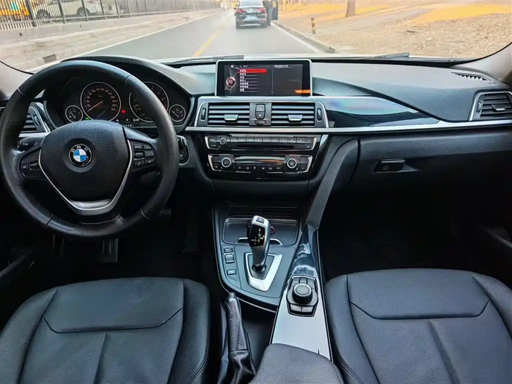 BMW 3 Series 2016 316i Fashion фото 12