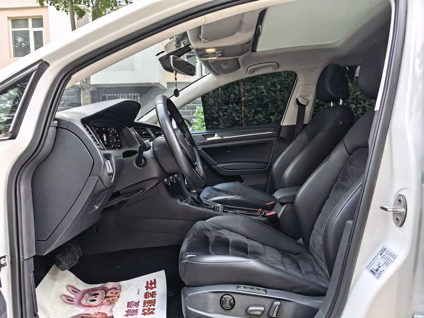 Volkswagen Golf 2020 Beloved Edition 280TSI DSG Luxury фото 3