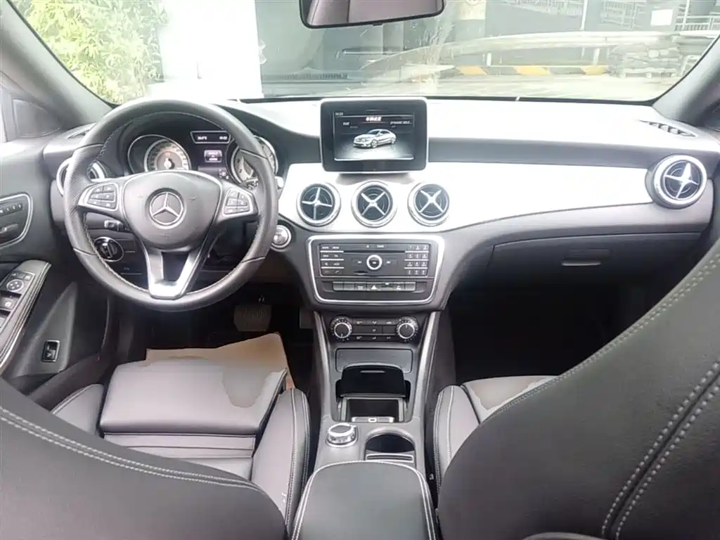 Mercedes-Benz CLA (Import) 2016 CLA 200 Fashion фото 10