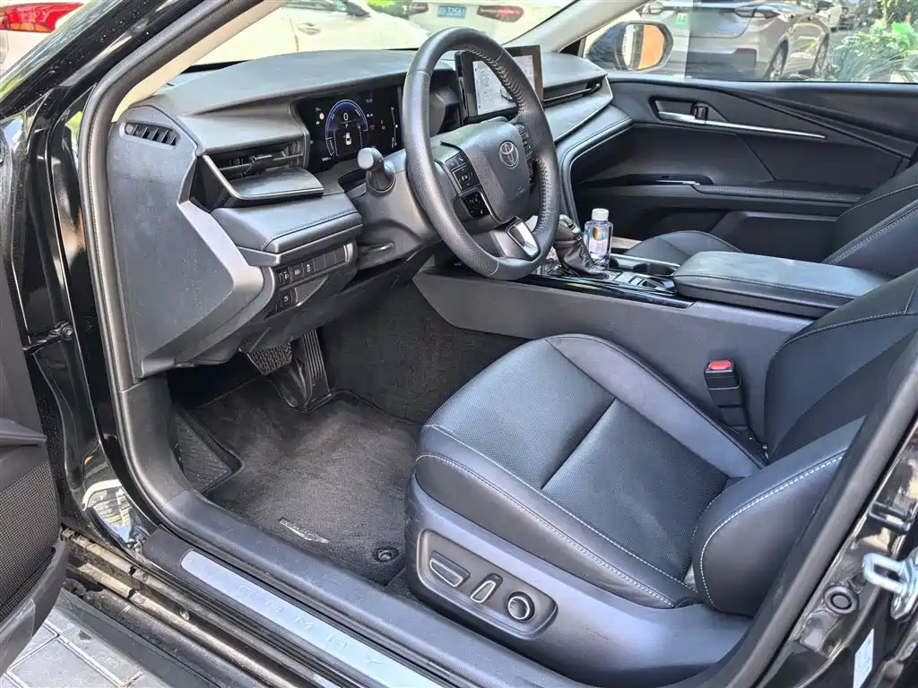 Toyota Camry 2024 Hybrid 2.0HGVP Luxury Edition фото 11