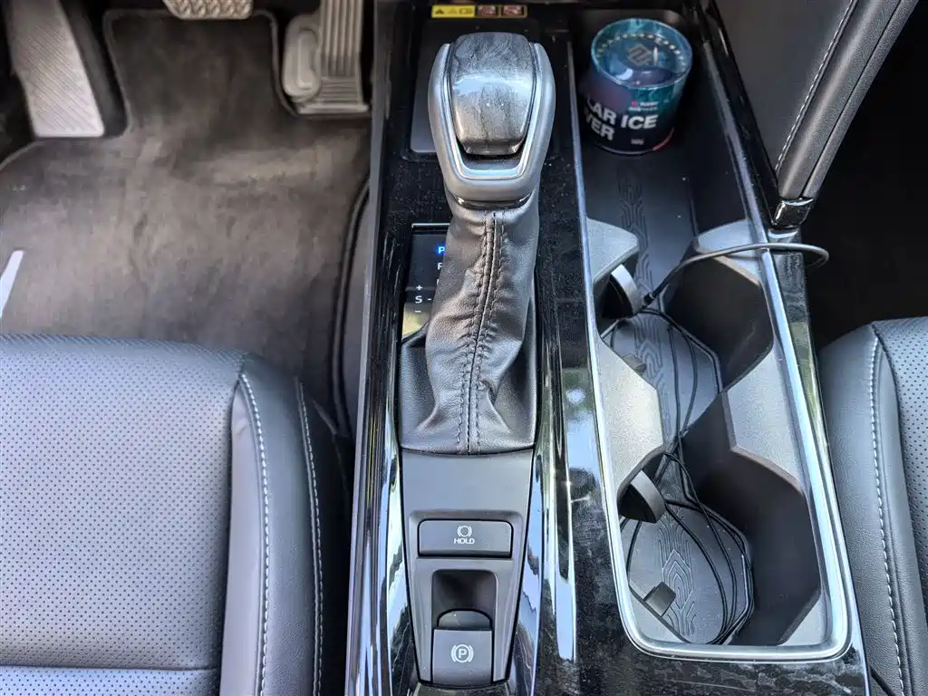Toyota Camry 2024 Hybrid 2.0HGVP Luxury Edition фото 20