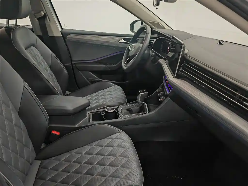 صورة 9 - Volkswagen Sagitar