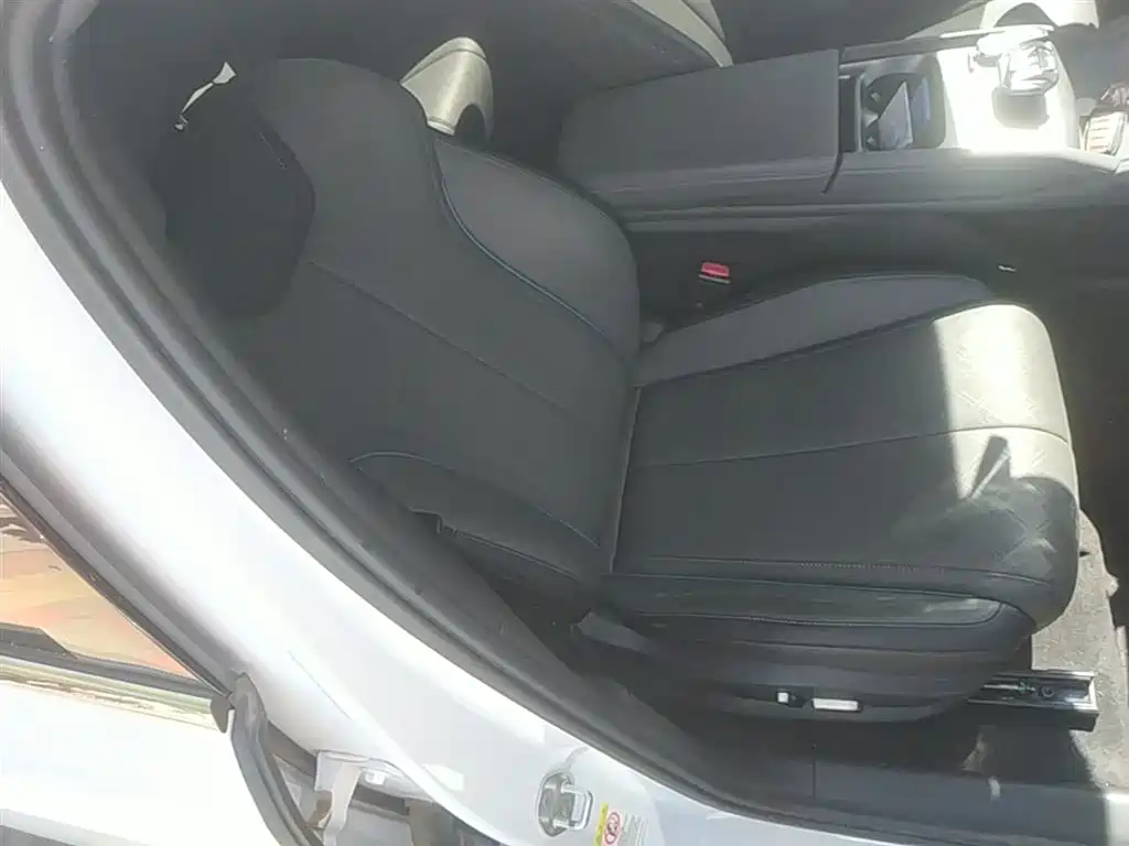 BYD Qin L 2024 DM-i 120KM Excellence Model фото 25