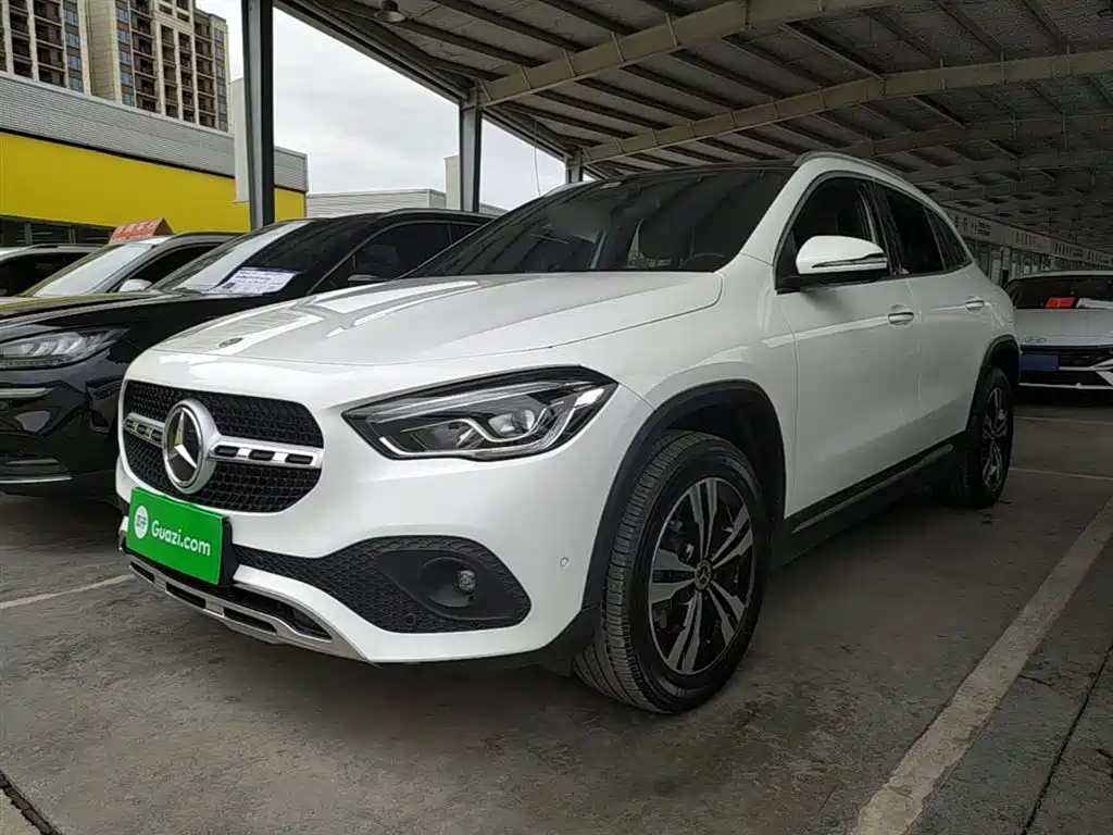 MERCEDES-BENZ GLA
