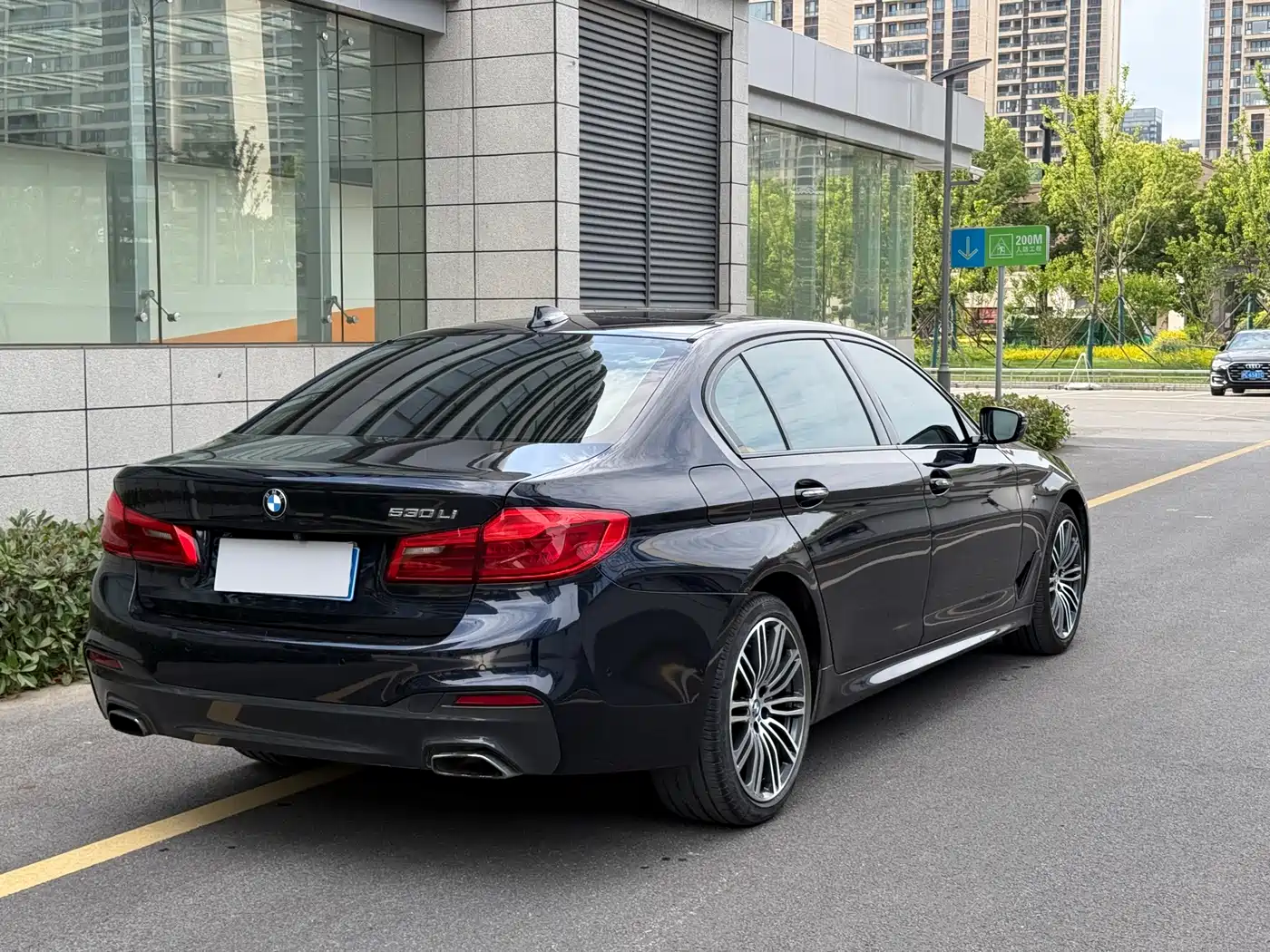 BMW 5 Series 2018 530Li Leading M Sport Package фото 6
