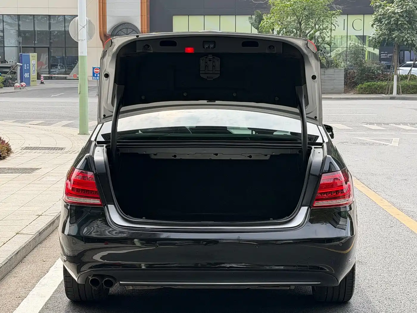 Mercedes-Benz E-Class 2014 E 260 L Sport фото 19