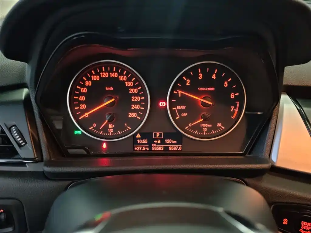 BMW 2 Series Touring 2016 218i Leading фото 12