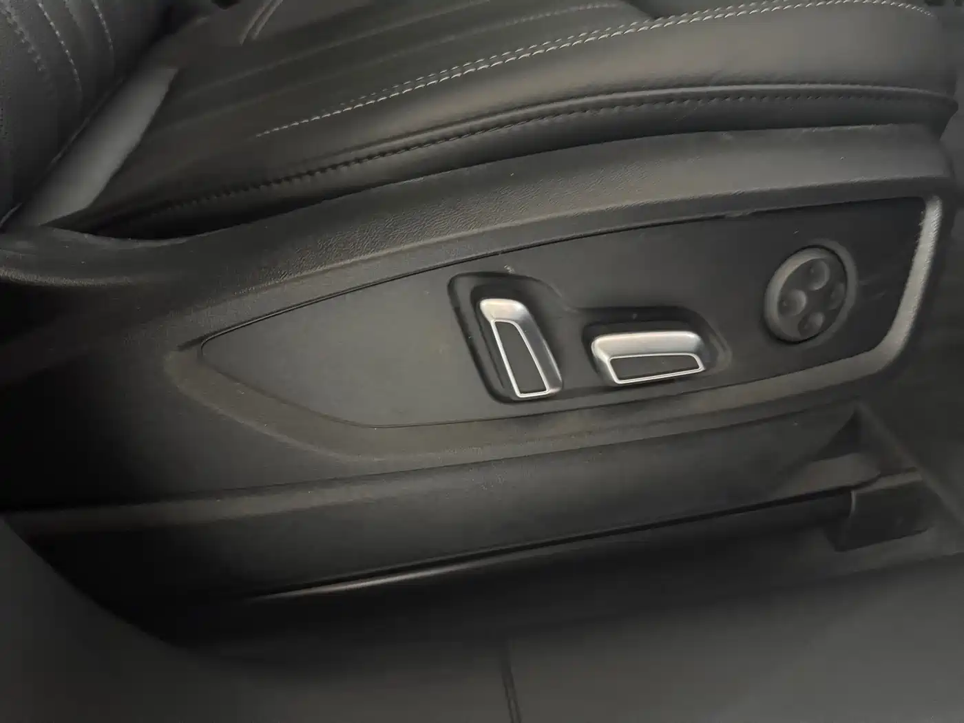 Audi Q5L 2024 Model 40 TFSI Luxury Dynamic фото 8