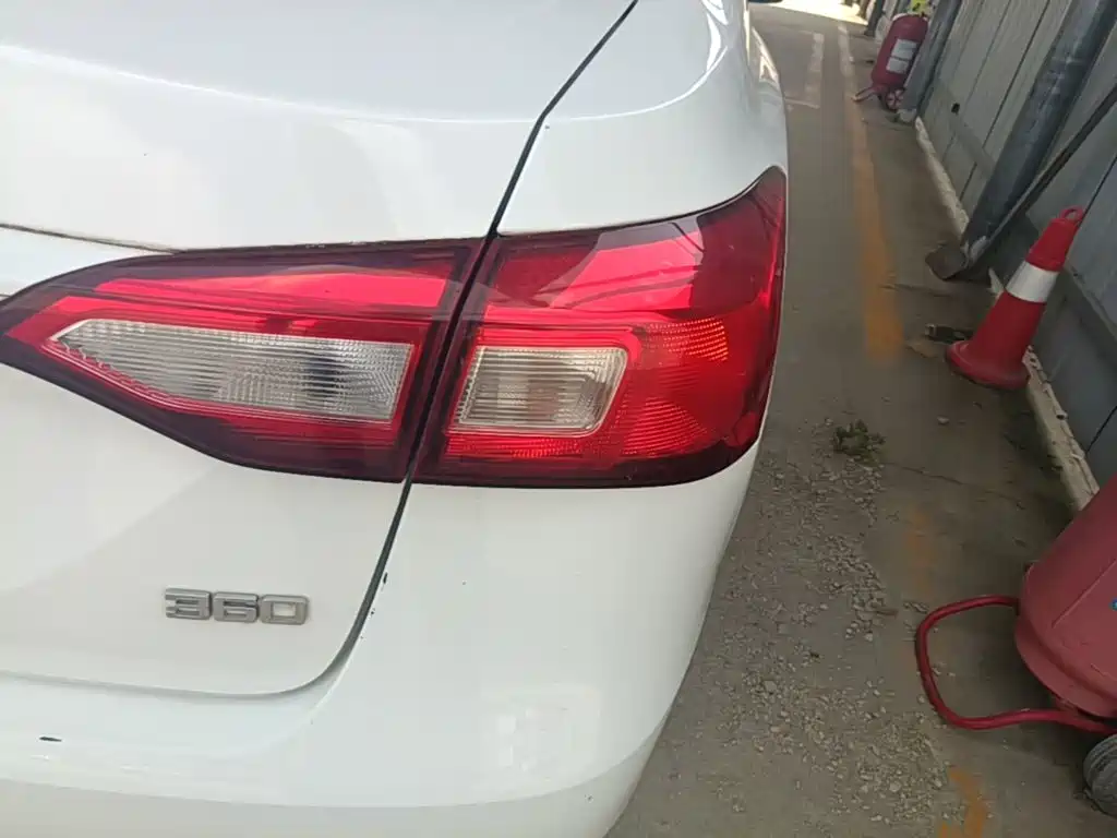 Roewe 360 2017 2017 1.5L Auto Luxury Edition