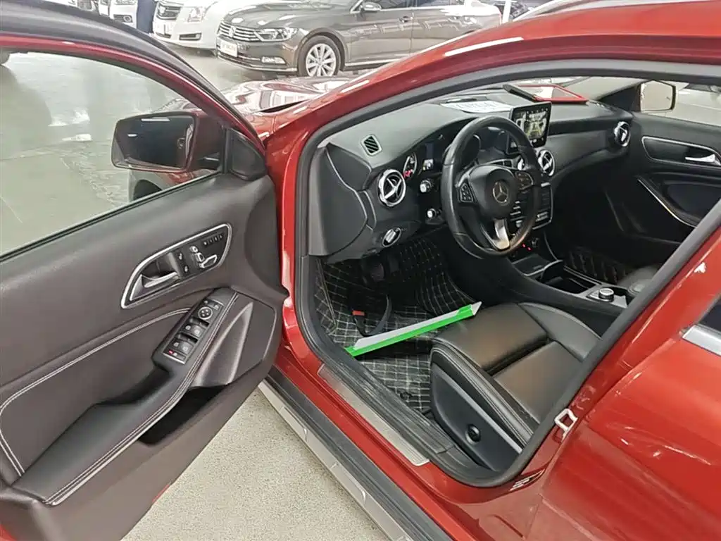 Mercedes-Benz GLA 2017 GLA 200 Dynamic фото 16