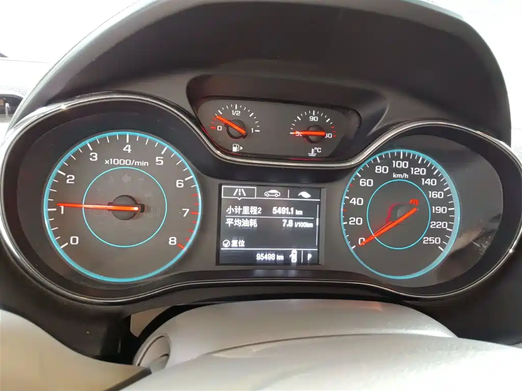Chevrolet Cruze 2015 1.5L Automatic Fashion Navigation Edition фото 8
