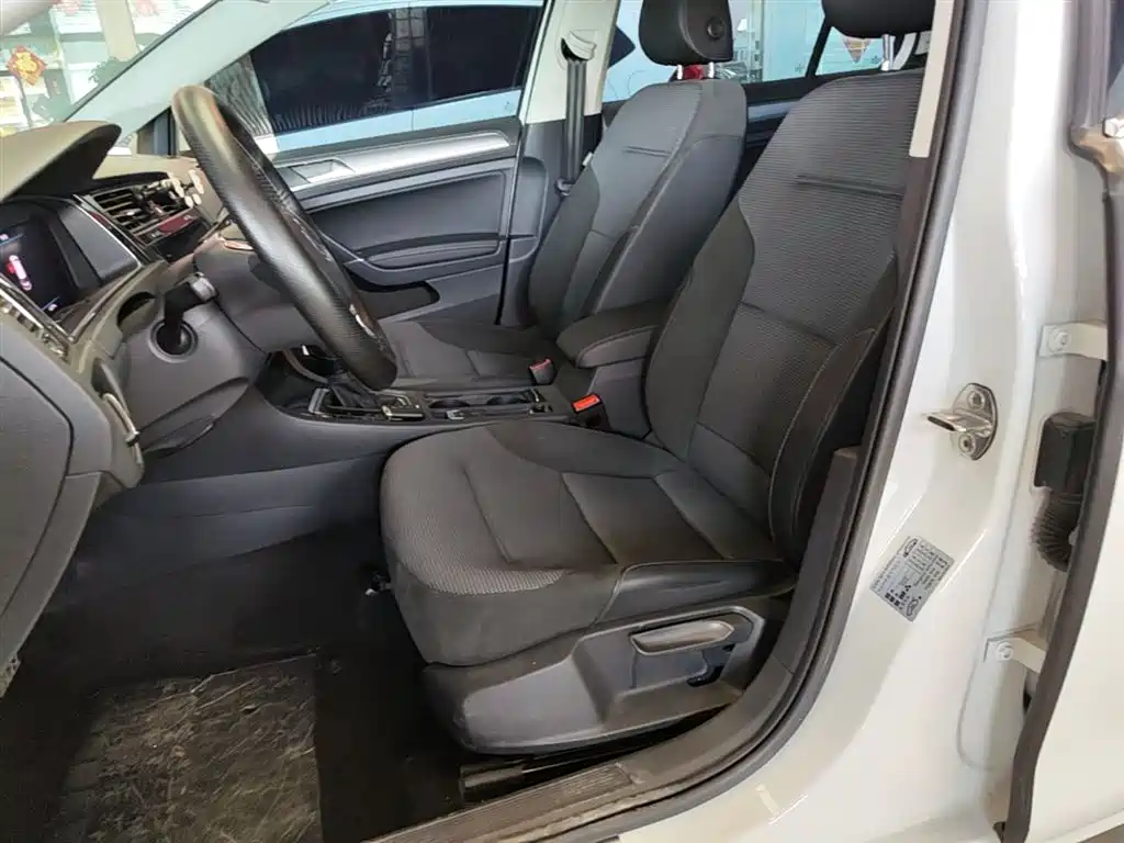 Volkswagen Golf 2020 Beloved Edition 280TSI DSG Comfort фото 15