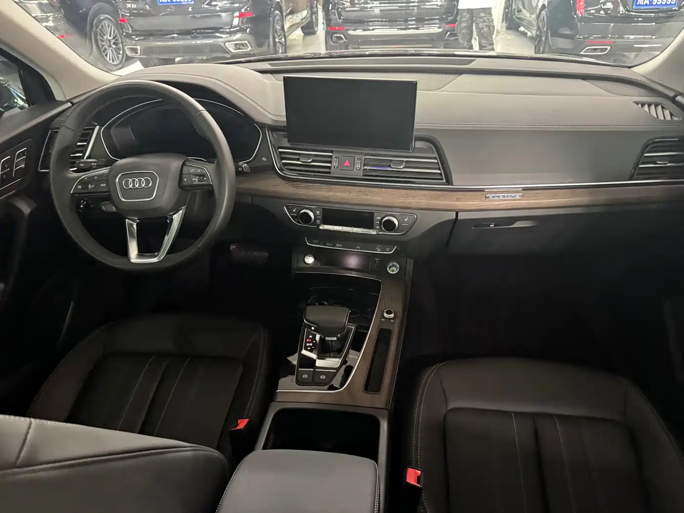 Audi Q5L 2024 Model 40 TFSI Luxury Dynamic фото 13