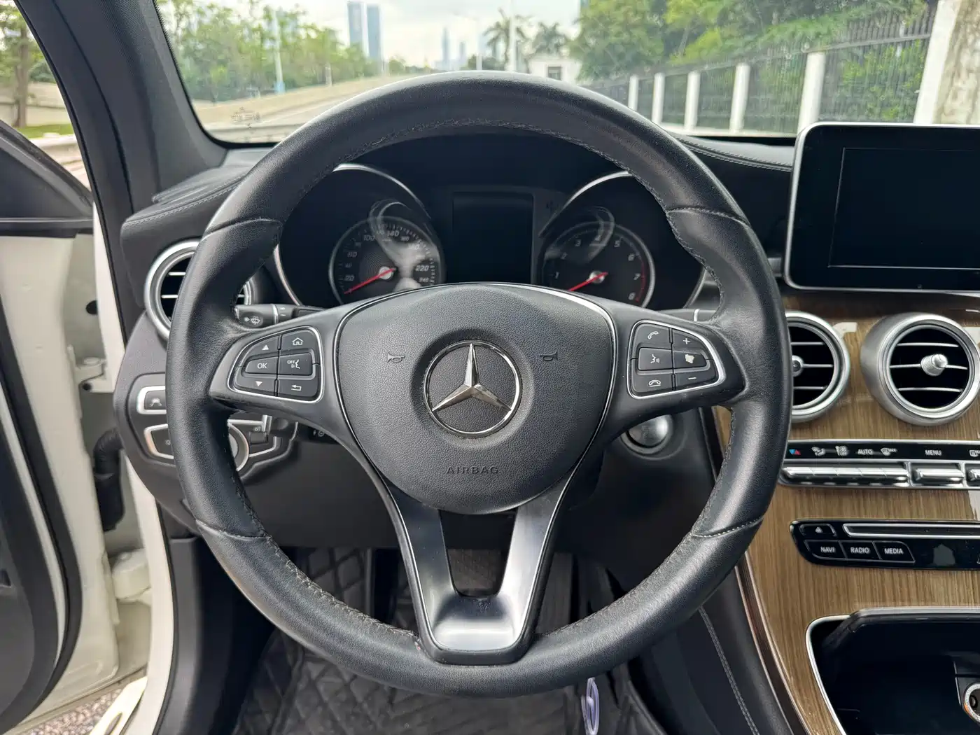 Mercedes-Benz GLC Coupe 2017 GLC 260 4MATIC Coupe SUV фото 10