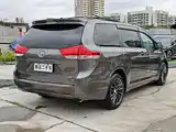 Photo 4 - Toyota Sienna