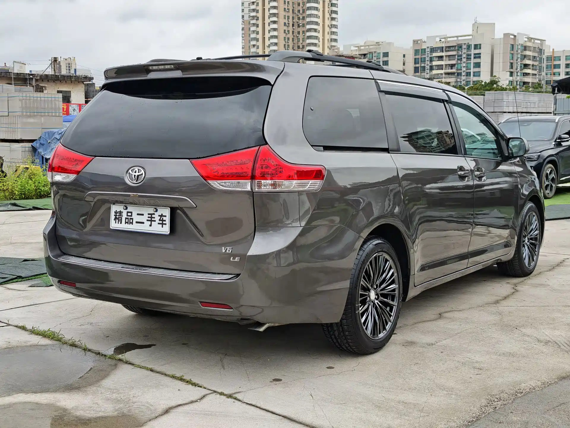 Photo 4 - Toyota Sienna