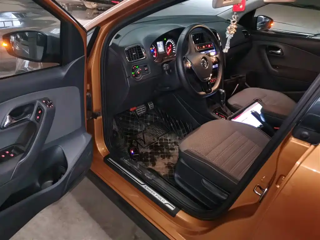 Volkswagen Polo 2018 1.5L Cross Polo Auto фото 12
