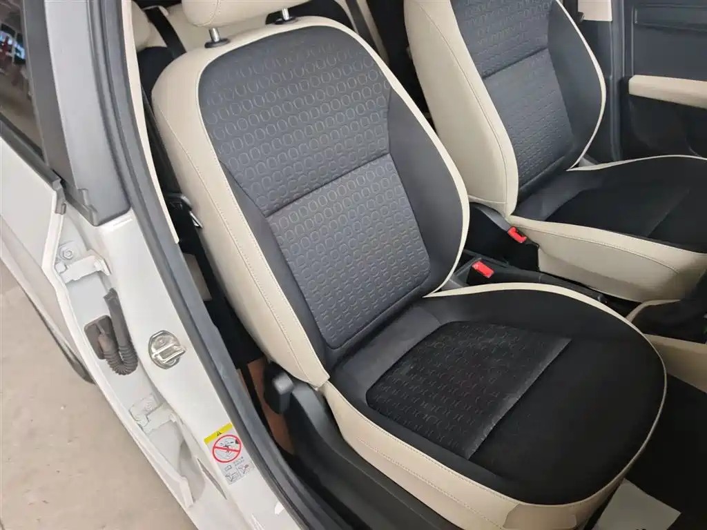 Škoda Fabia 2015 1.6L Automatic Innovation Edition фото 20
