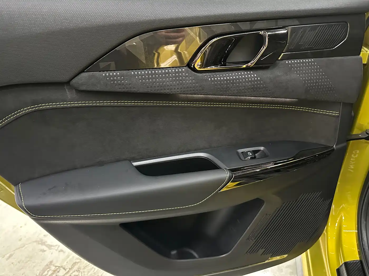 Lynk & Co 03 2021 03+ 2.0TD Auto Performance Package Edition фото 20