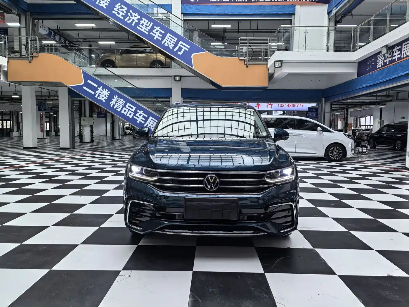 Volkswagen Tiguan L 2022 330TSI Auto 2WD R-Line Premium Edition фото 2