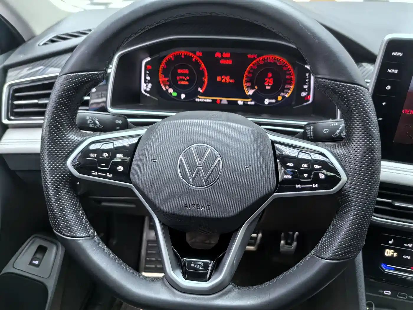 Volkswagen Tiguan L 2022 330TSI Auto 2WD R-Line Premium Edition фото 14