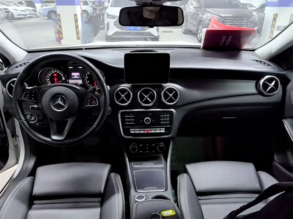 Mercedes-Benz GLA 2018 GLA 200 Dynamic фото 10