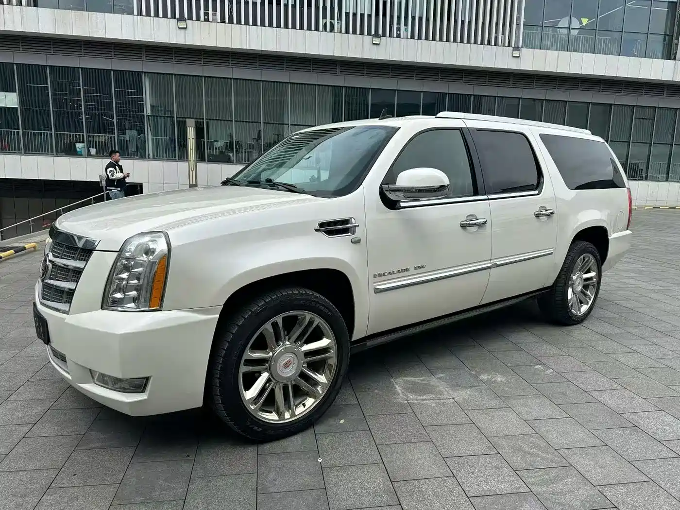Cadillac Escalade 2013 6.2L ESV Platinum Extended фото 2