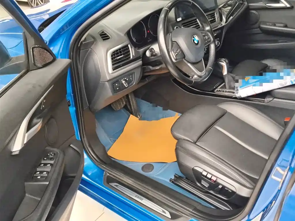 BMW 1 Series 2018 118i Sport Edition фото 15