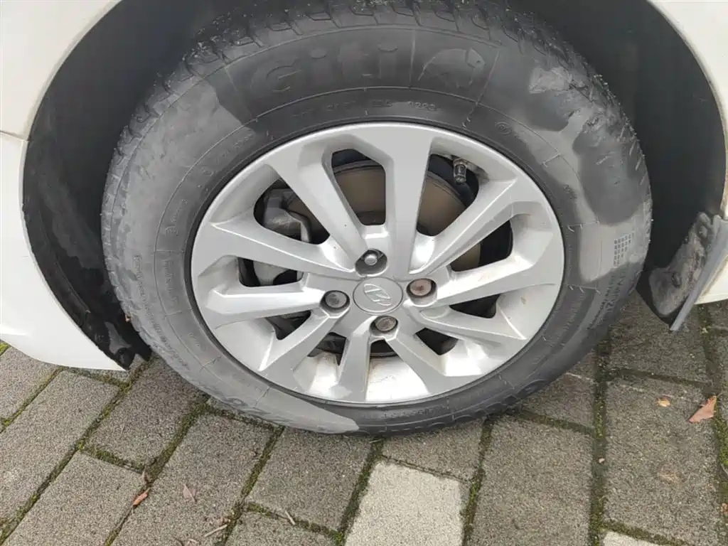 Hyundai Verna 2016 1.4L Manual Cool Edition GLS фото 23