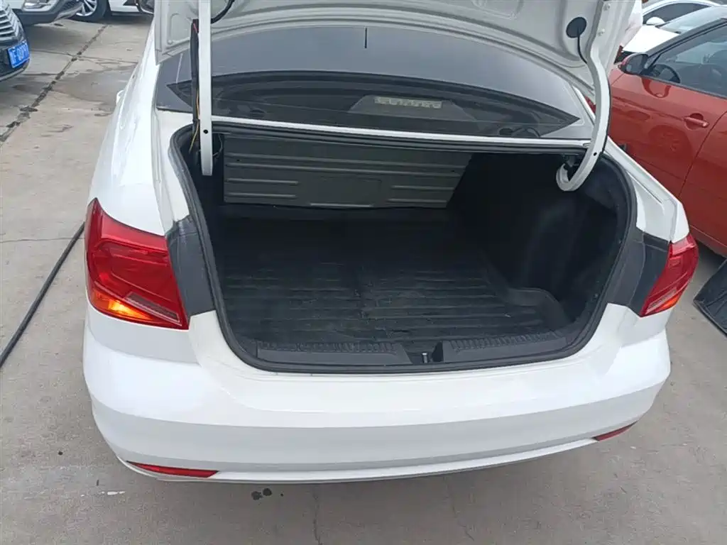 Volkswagen Jetta 2017 1.5L Manual Fashion фото 19