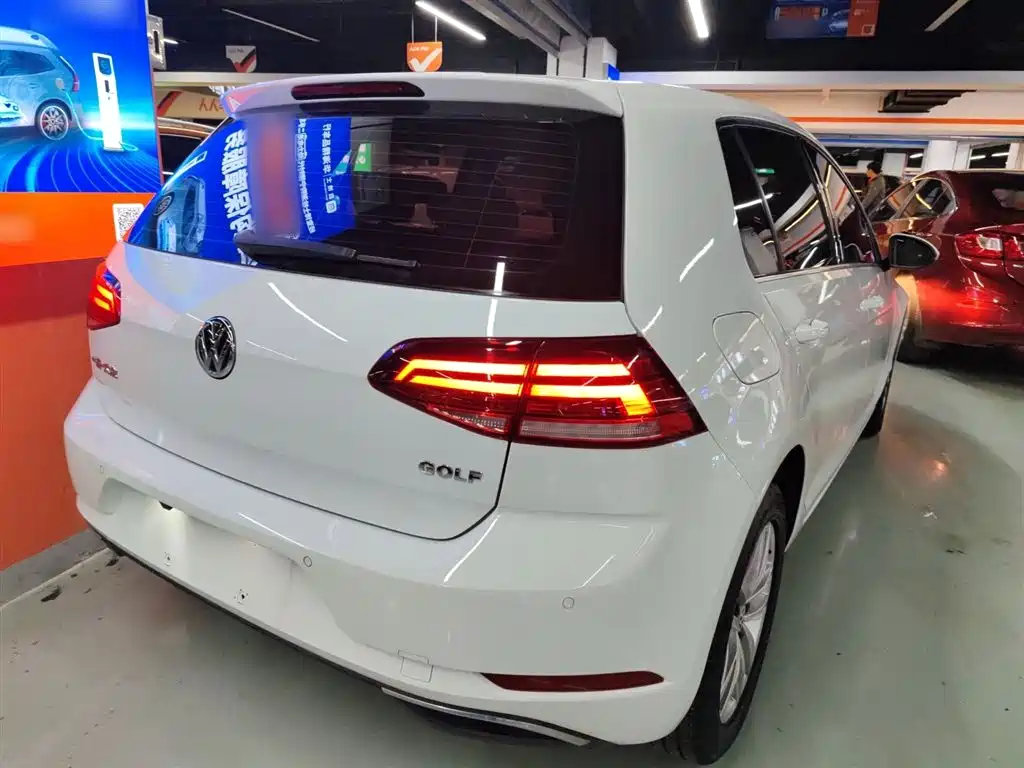 Volkswagen Golf 2018 1.6L Automatic Comfort фото 5