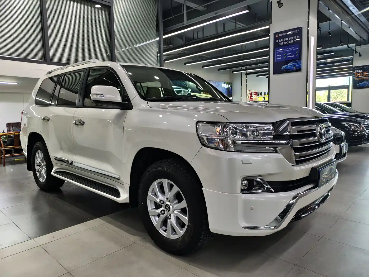 Toyota Land Cruiser (Import) фото 2