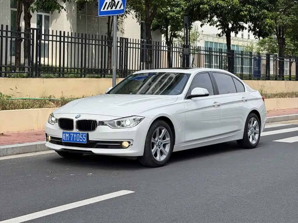 Photo 1 - BMW 3 Series