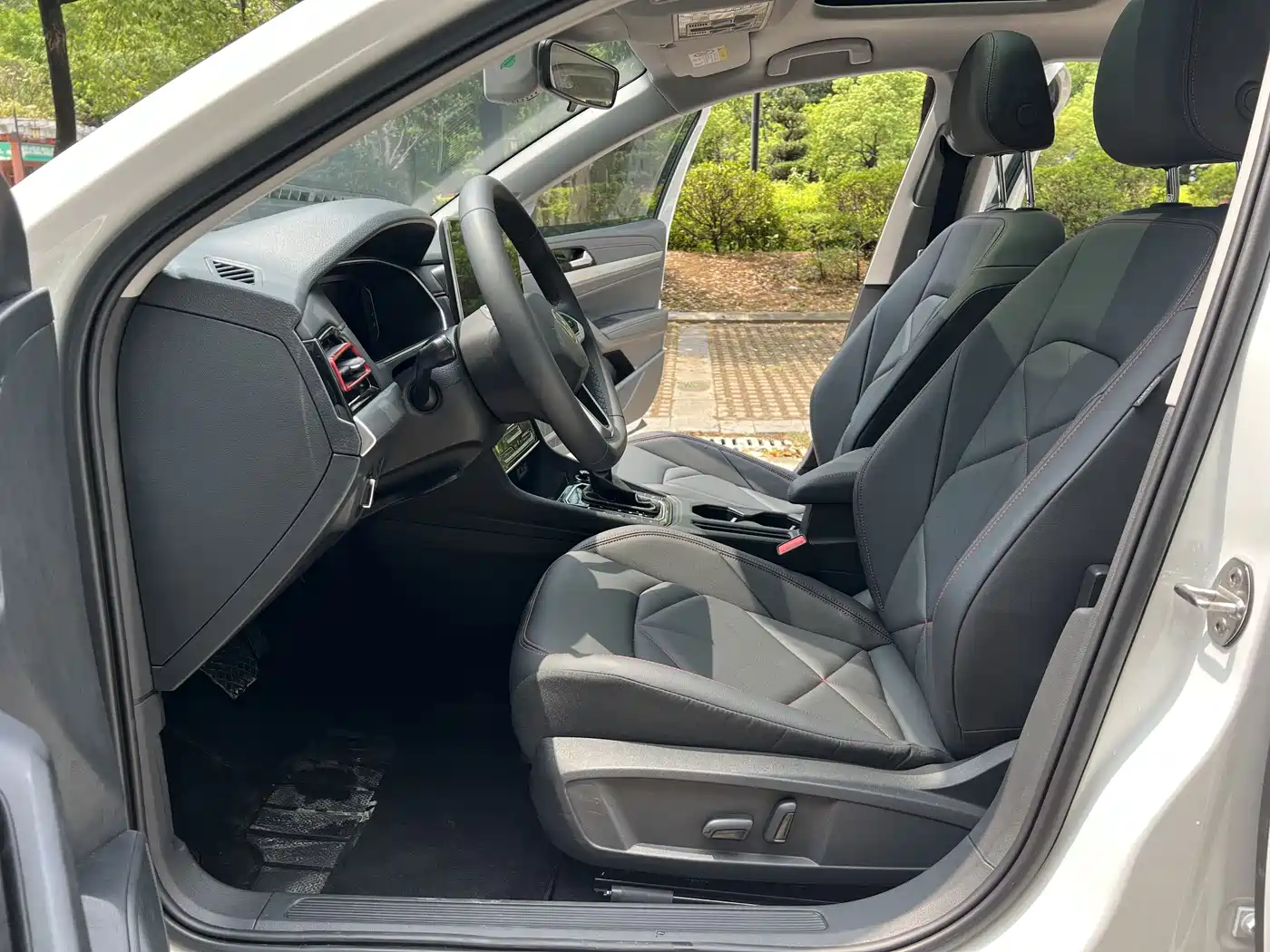 Volkswagen Lavida 2024 Model 300TSI DSG Starlight Leading Edition фото 5