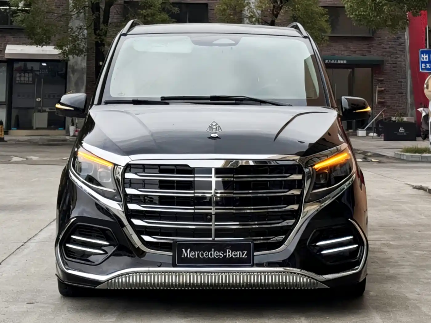 Mercedes-Benz V-Class 2024 V 300 L Long Wheelbase Luxury Edition фото 2