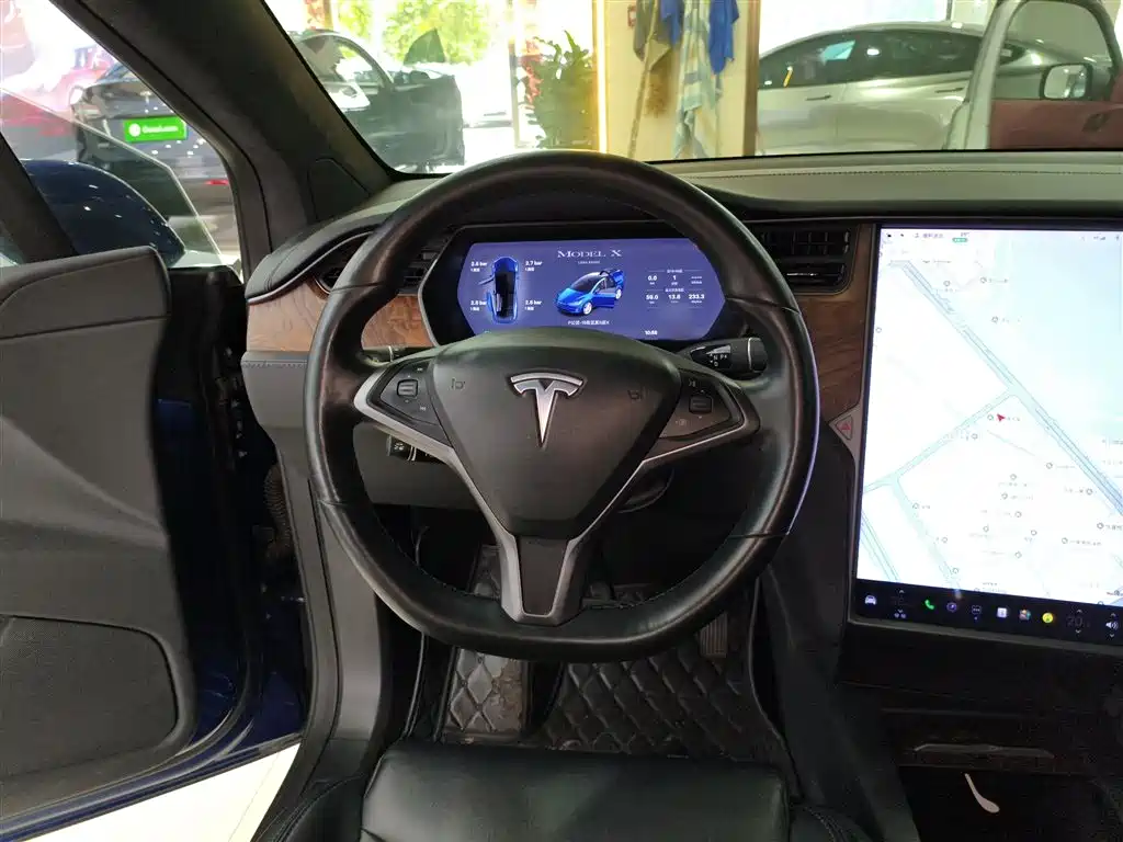 TESLA MODEL X