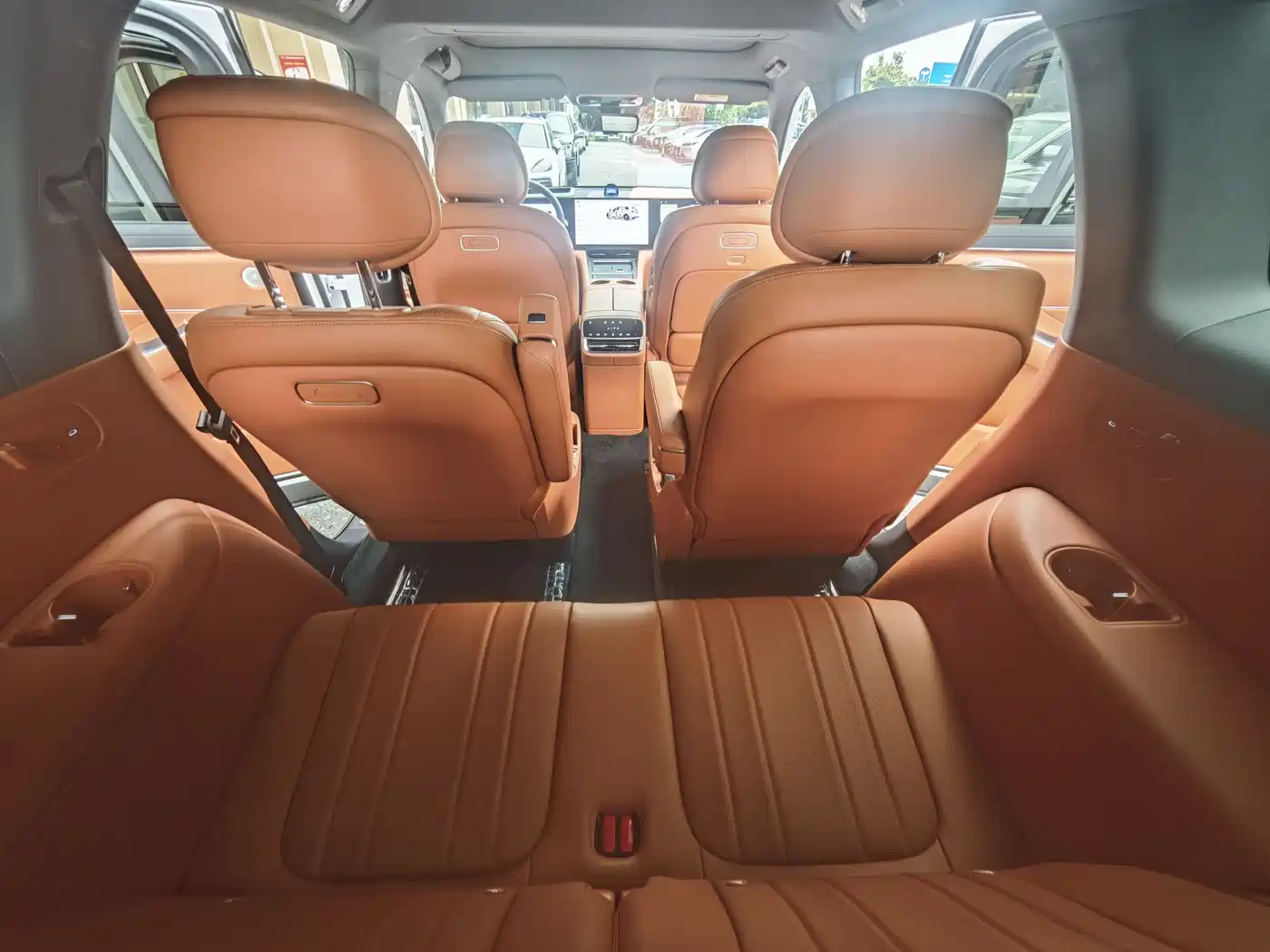 AITO Wenjie AITO M8 2025 Extended Range Ultra 53.4kWh 6-Seater фото 17