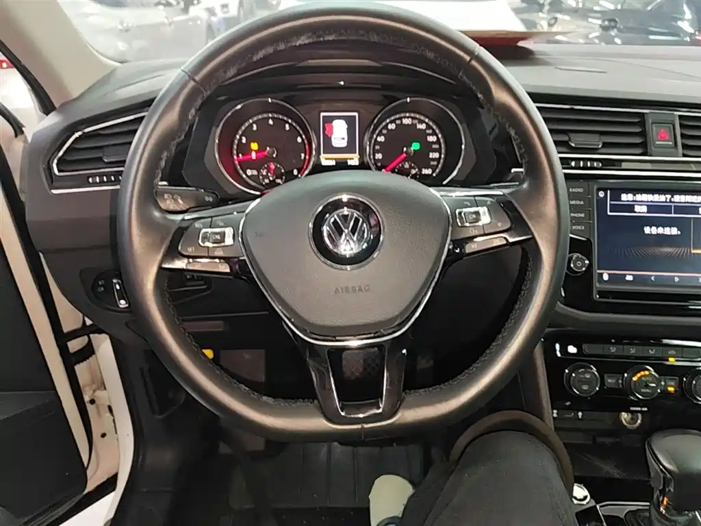 Volkswagen Tiguan L 2018 330TSI Automatic 2WD Comfort Edition фото 11