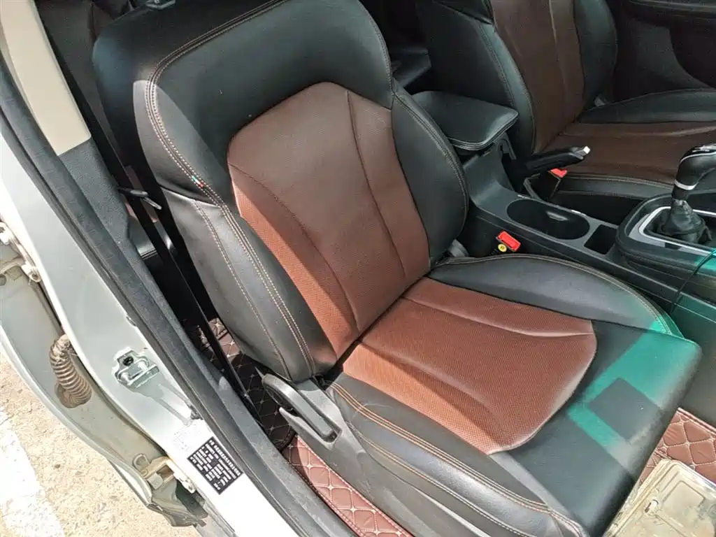 SWM Motor SWM X7 2020 2020 2.0L Manual Comfort 7-seater