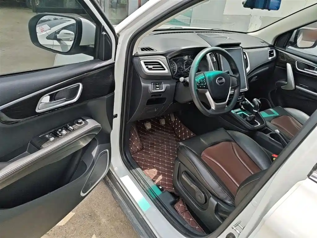 SWM Motor SWM X7 2020 2020 2.0L Manual Comfort 7-seater