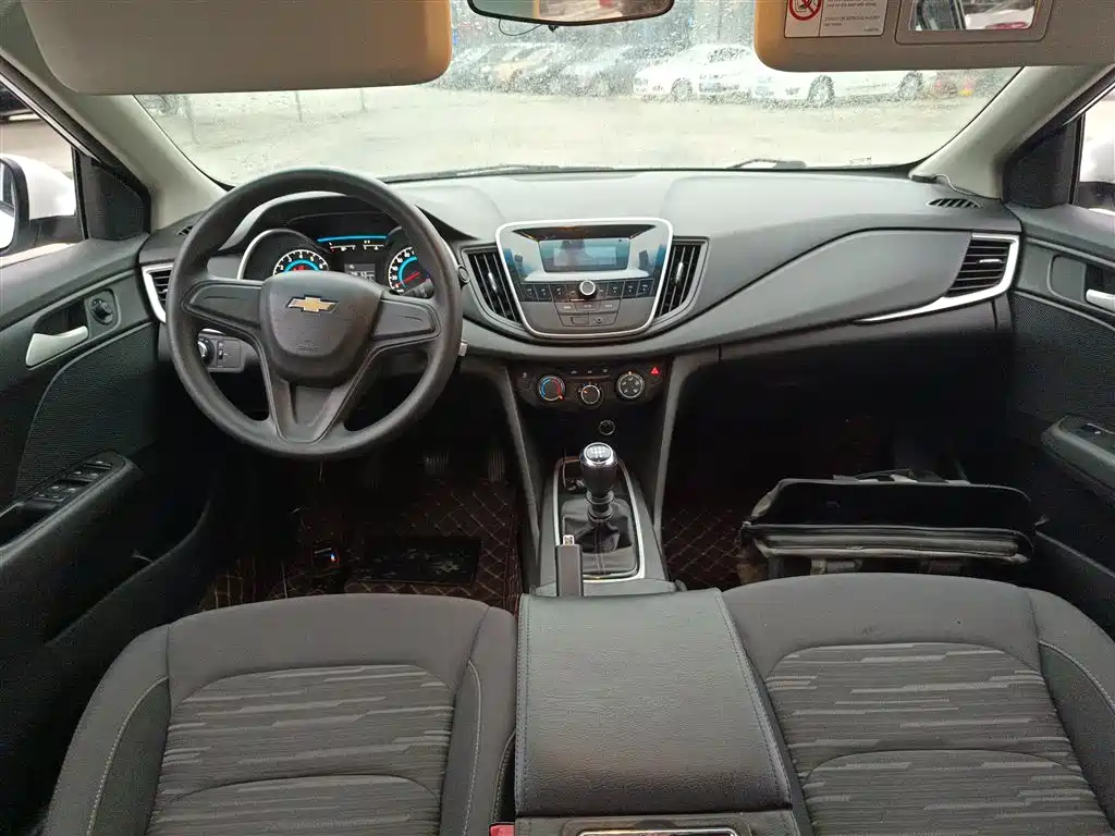 Chevrolet Cavalier 2016 1.5L Manual Enjoyment Edition фото 6