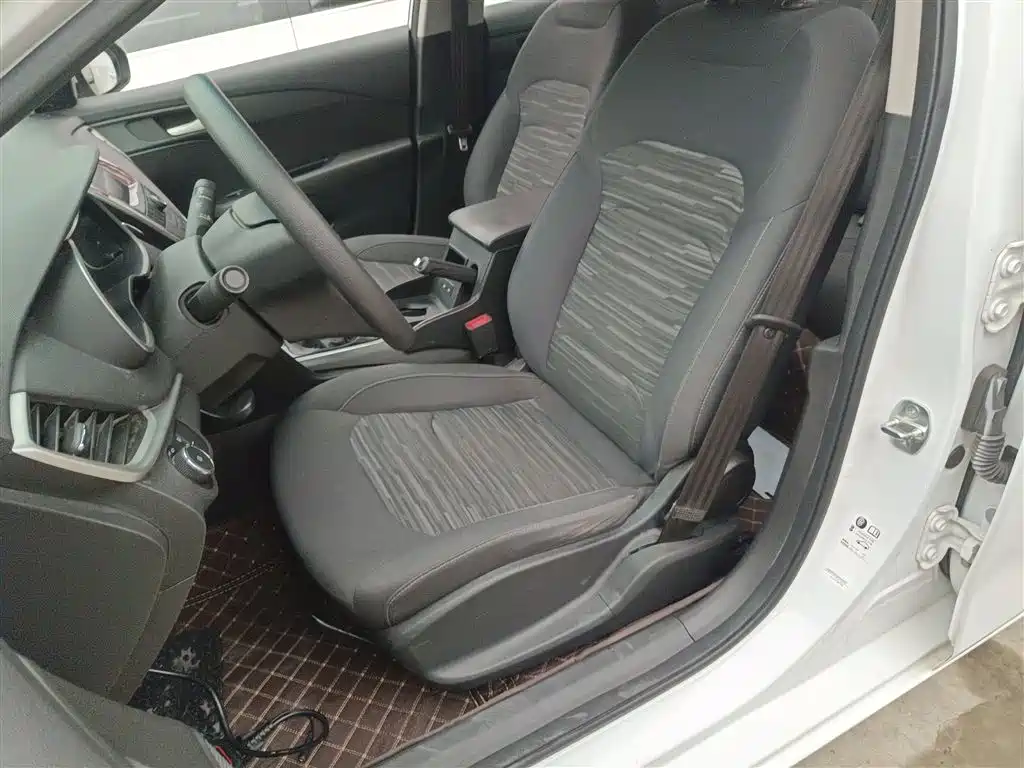 Chevrolet Cavalier 2016 1.5L Manual Enjoyment Edition фото 11