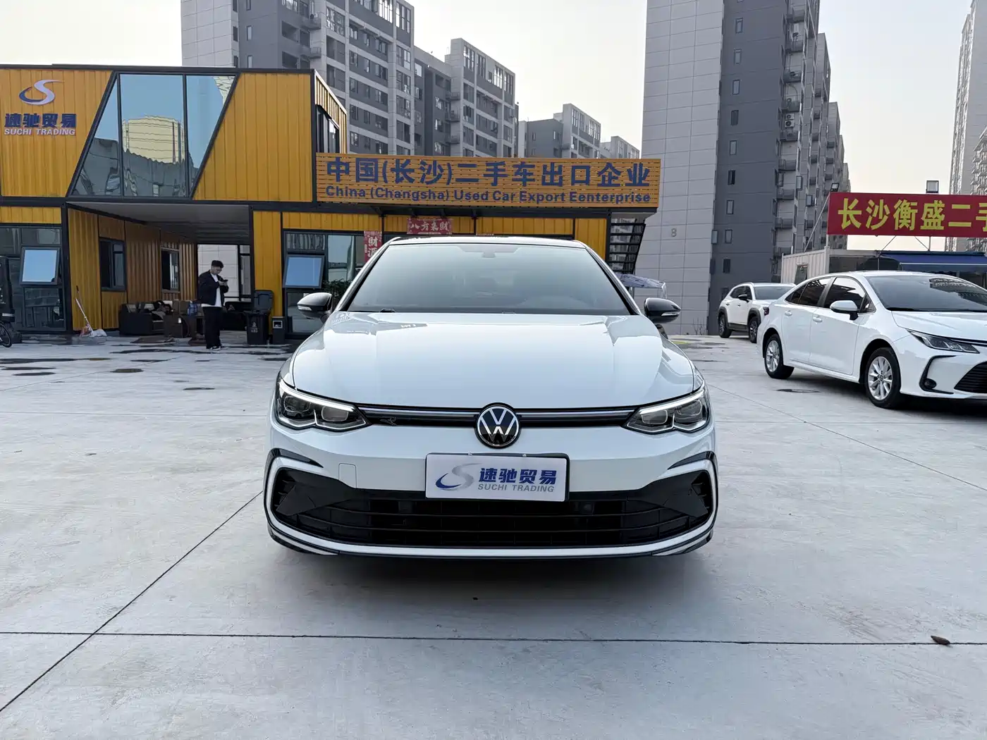 Volkswagen Golf 2023 Model 280TSI DSG R-Line фото 2