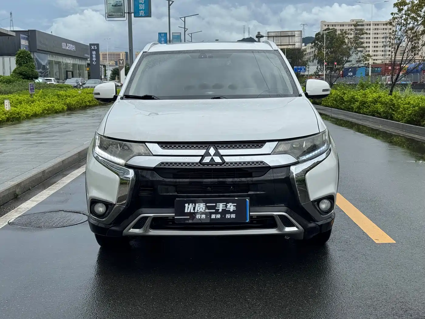 Mitsubishi Outlander 2020 2.4L 4WD Luxury 5-seater фото 2