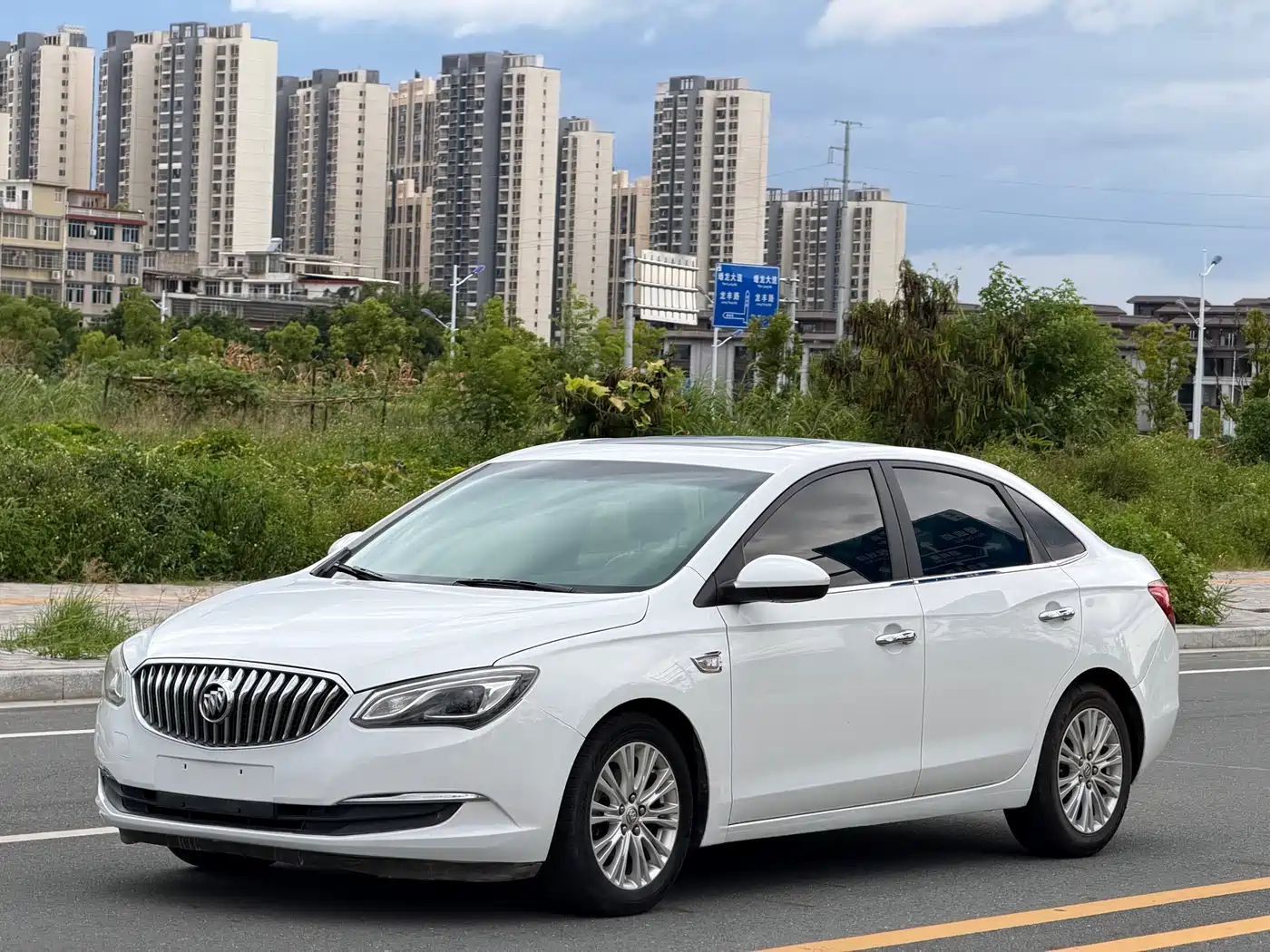 Photo 1 - Buick Excelle