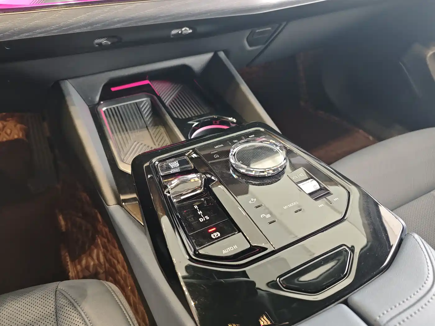 BMW 5 Series 2024 530Li Premium Luxury Package фото 13
