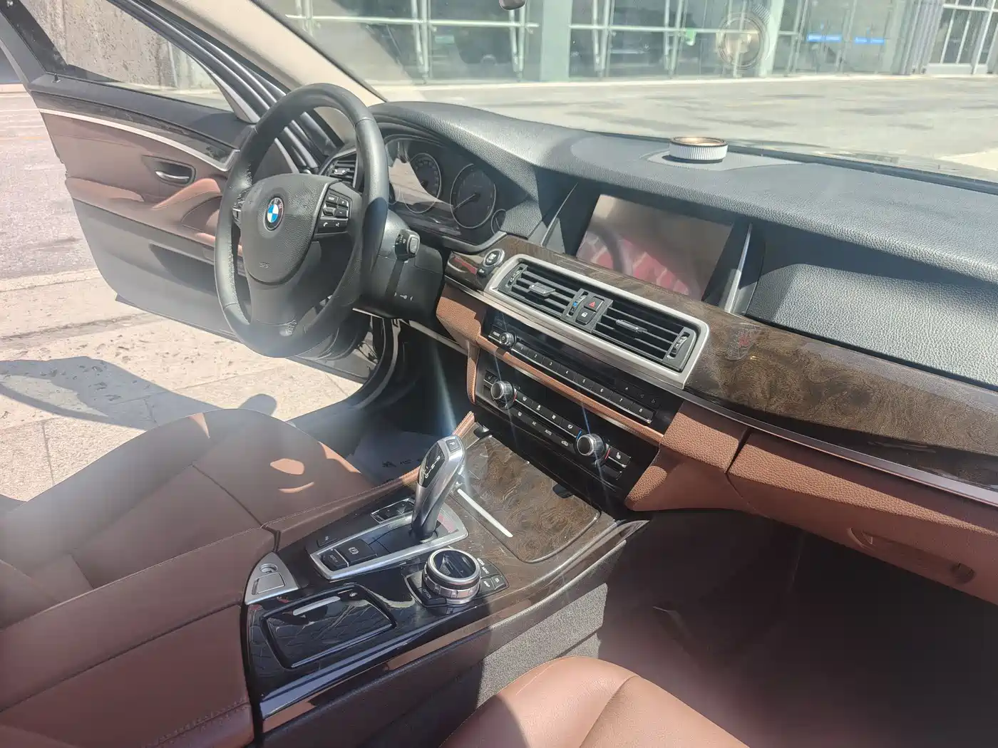 BMW 5 Series 2014 525Li Leading фото 8