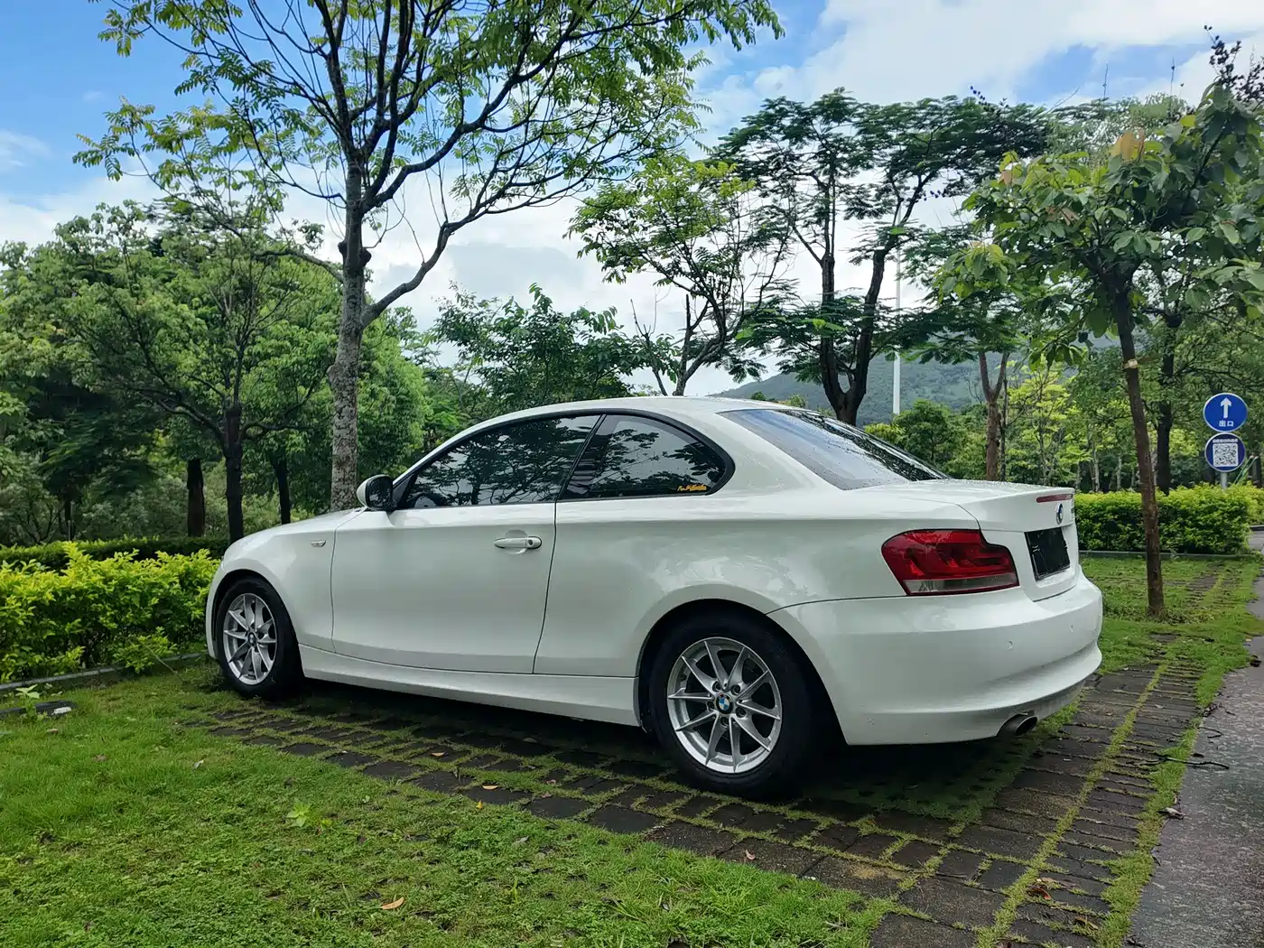 BMW 1 Series (Import) 2014 2011 120i Coupe
