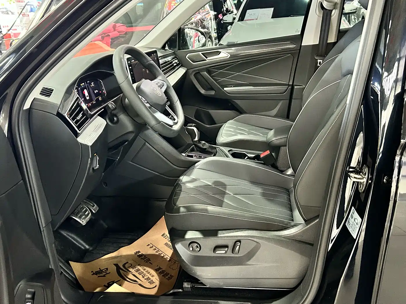 Volkswagen Tiguan L 2024 Outstanding 330TSI Auto 2WD R-Line Dragon Glory Edition фото 8