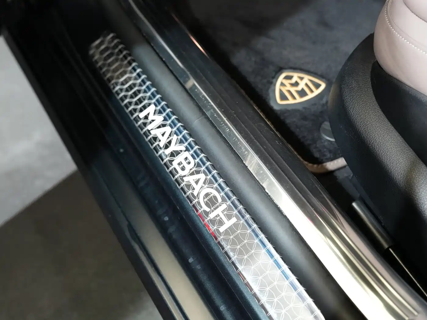 Mercedes-Benz Maybach S-Class 2022 S 680 4MATIC Craftsmanship Limited Launch Edition фото 11